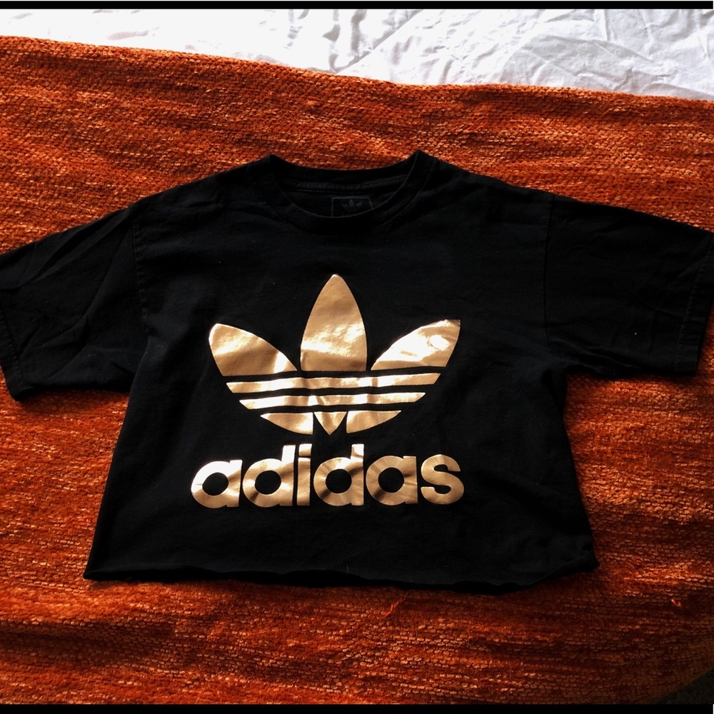 Adidas Cropped Shirt 🖤